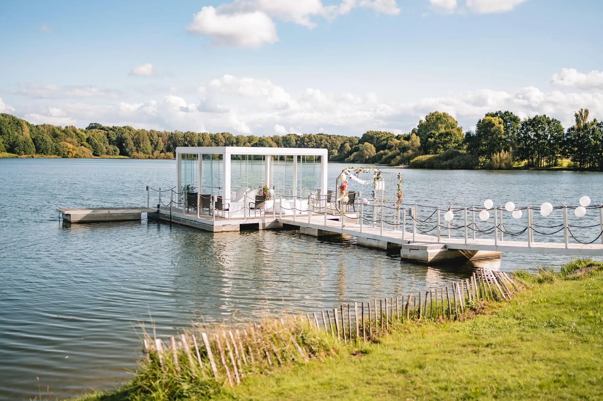 Hochzeit im Lakeside Resort Michaela: Euer Ja-Wort direkt am Wasser