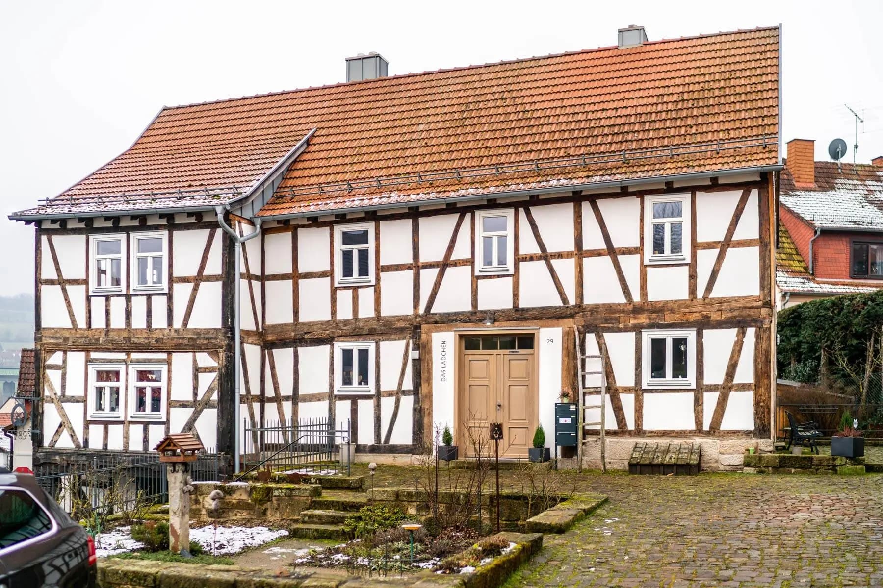 Standesamt Uttrichshausen: Historisches Juwel in privater Hand (Update 2026)