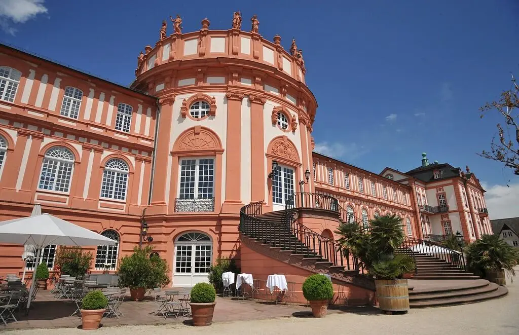 Schloss Biebrich am Rhein bei Wiesbaden