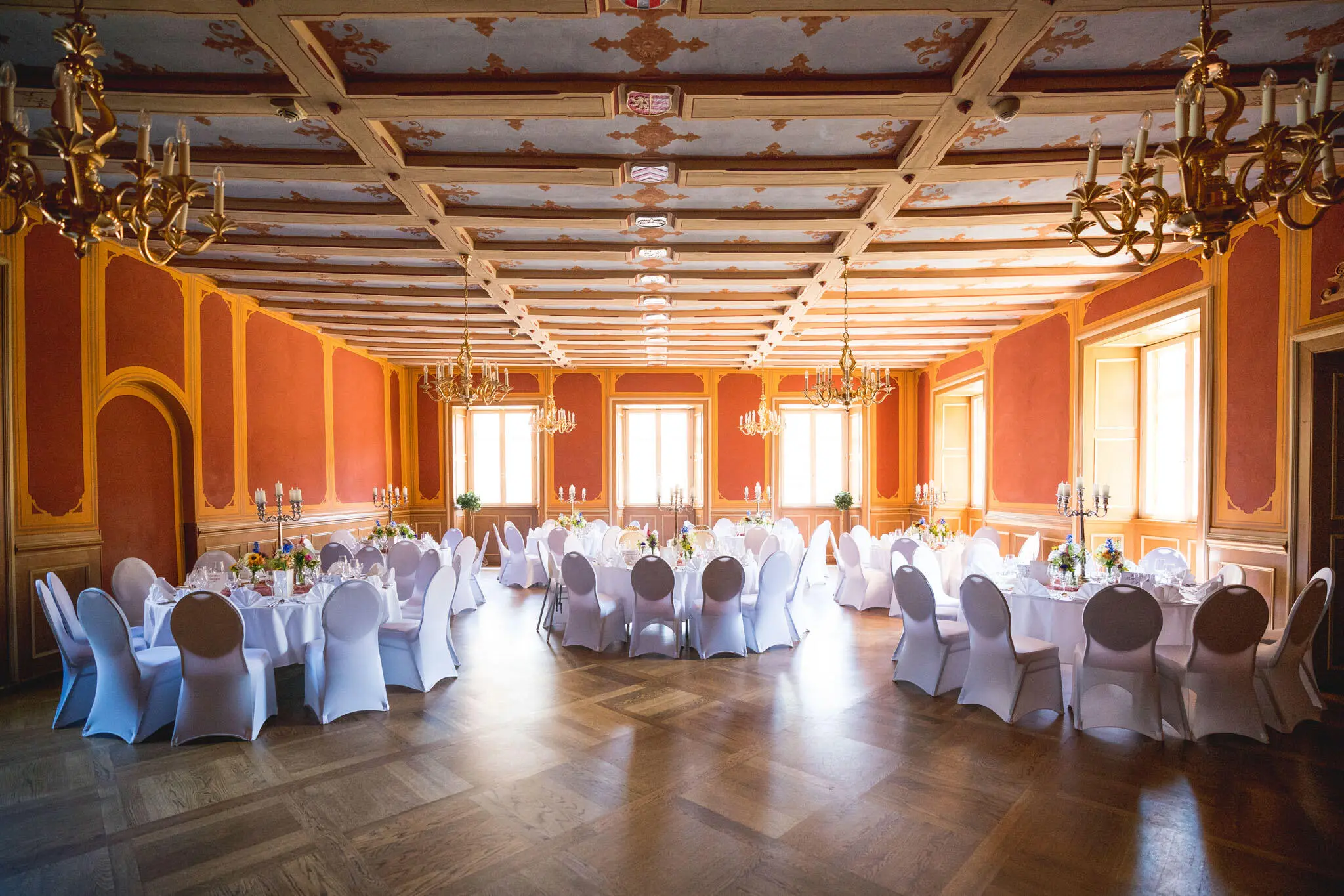 Hochzeit Schloss Gedern: Romantisch heiraten im Wappensaal