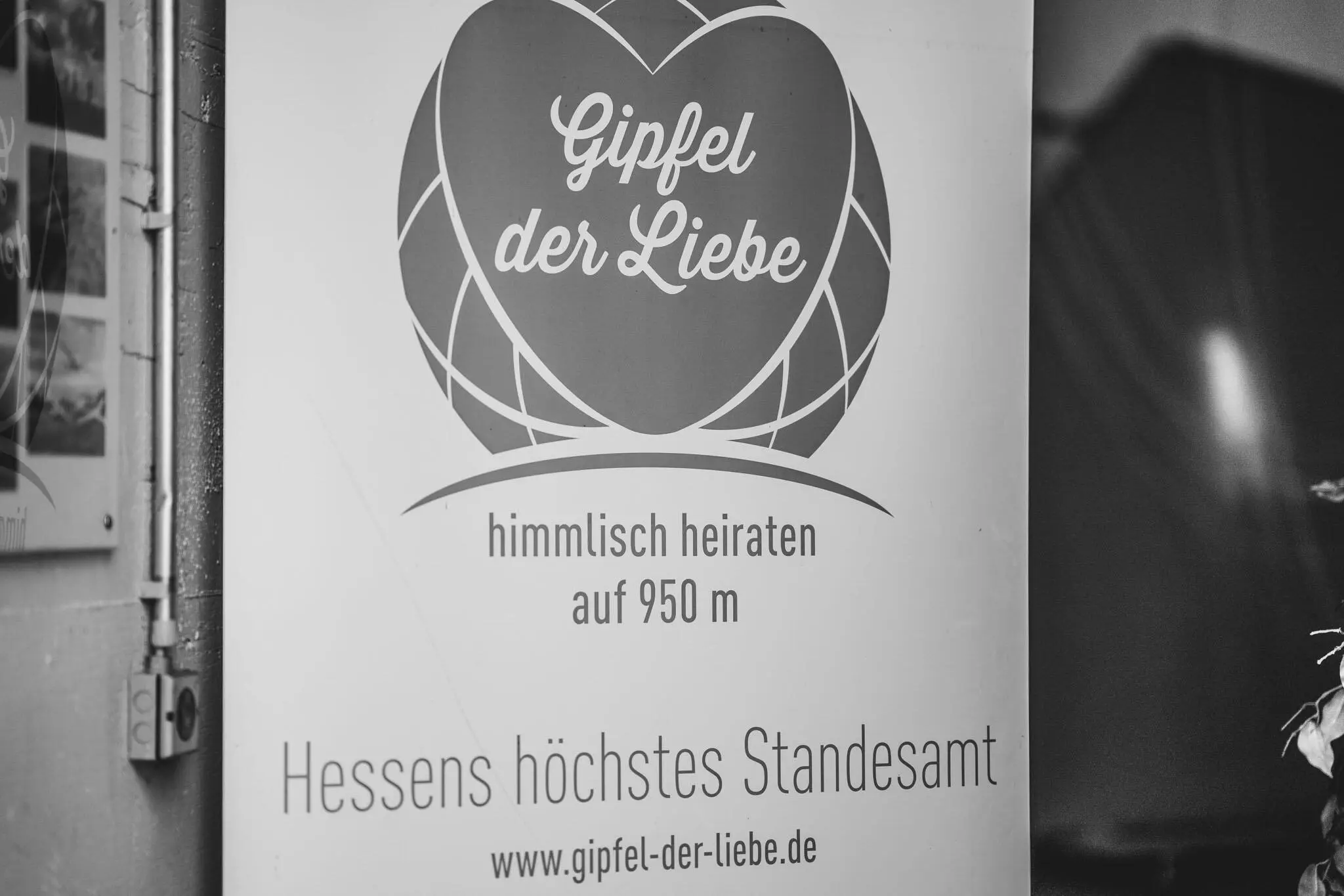Heiraten auf dem Dach Hessens: Eure Hochzeit im Radom auf der Wasserkuppe (2026)