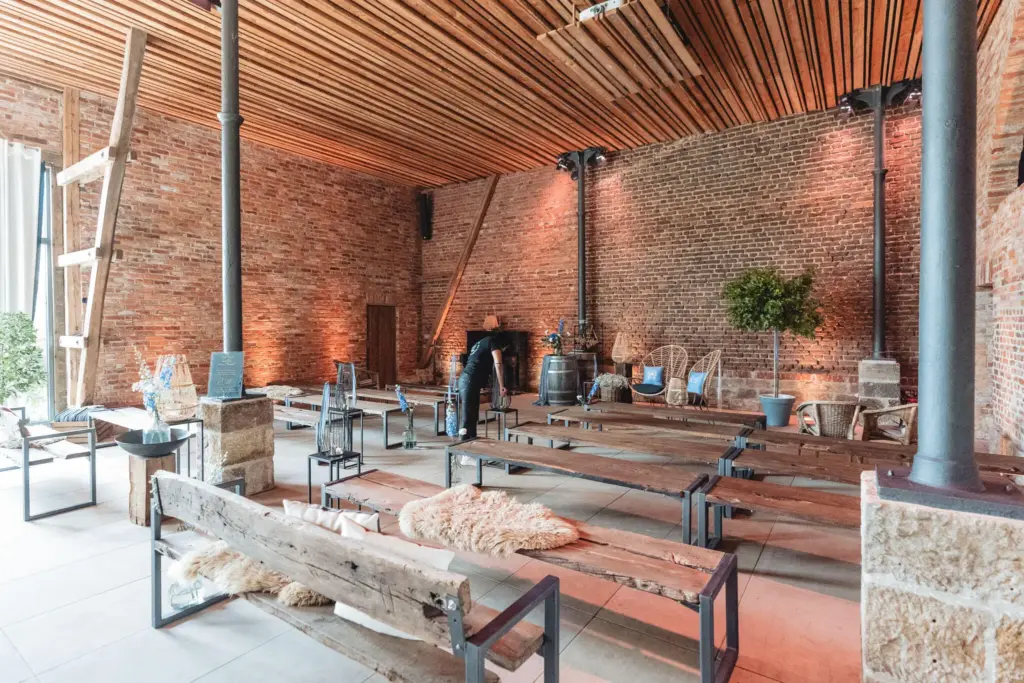 die große Scheune von innen am Sippelshof Fulda Hochzeit