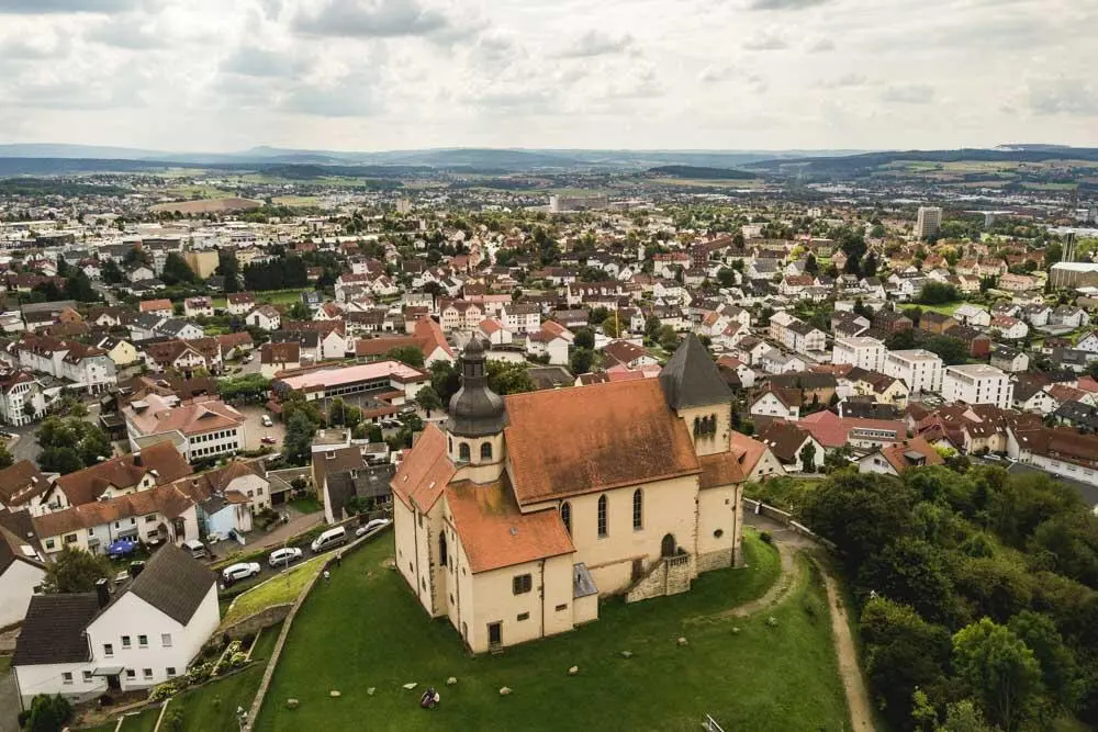 Liobakirche Petersberg Außenansicht Panoramablick