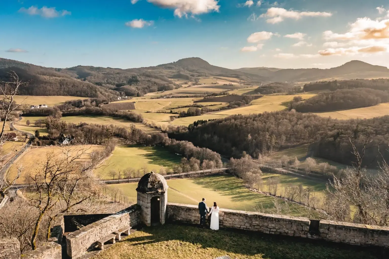 Brautpaar auf der Schlossterrasse Hofbieber