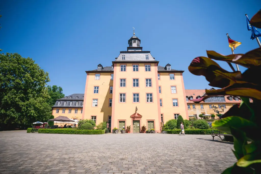 Brautpaar vor dem Schloss Gedern Wetterau