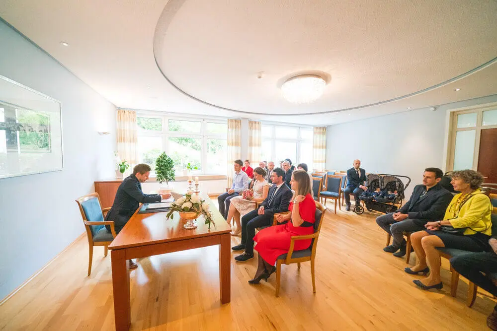 Modernes Trauzimmer Standesamt Künzell Rathaus Hochzeit