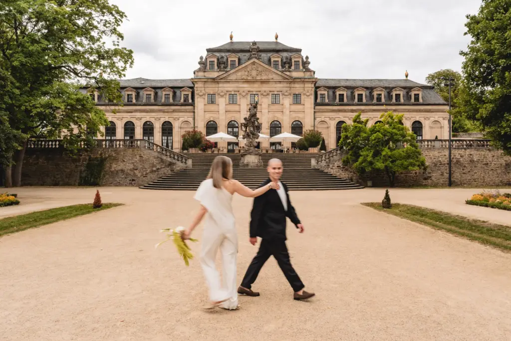 Brautpaar vor der Orangerie in Fulda
