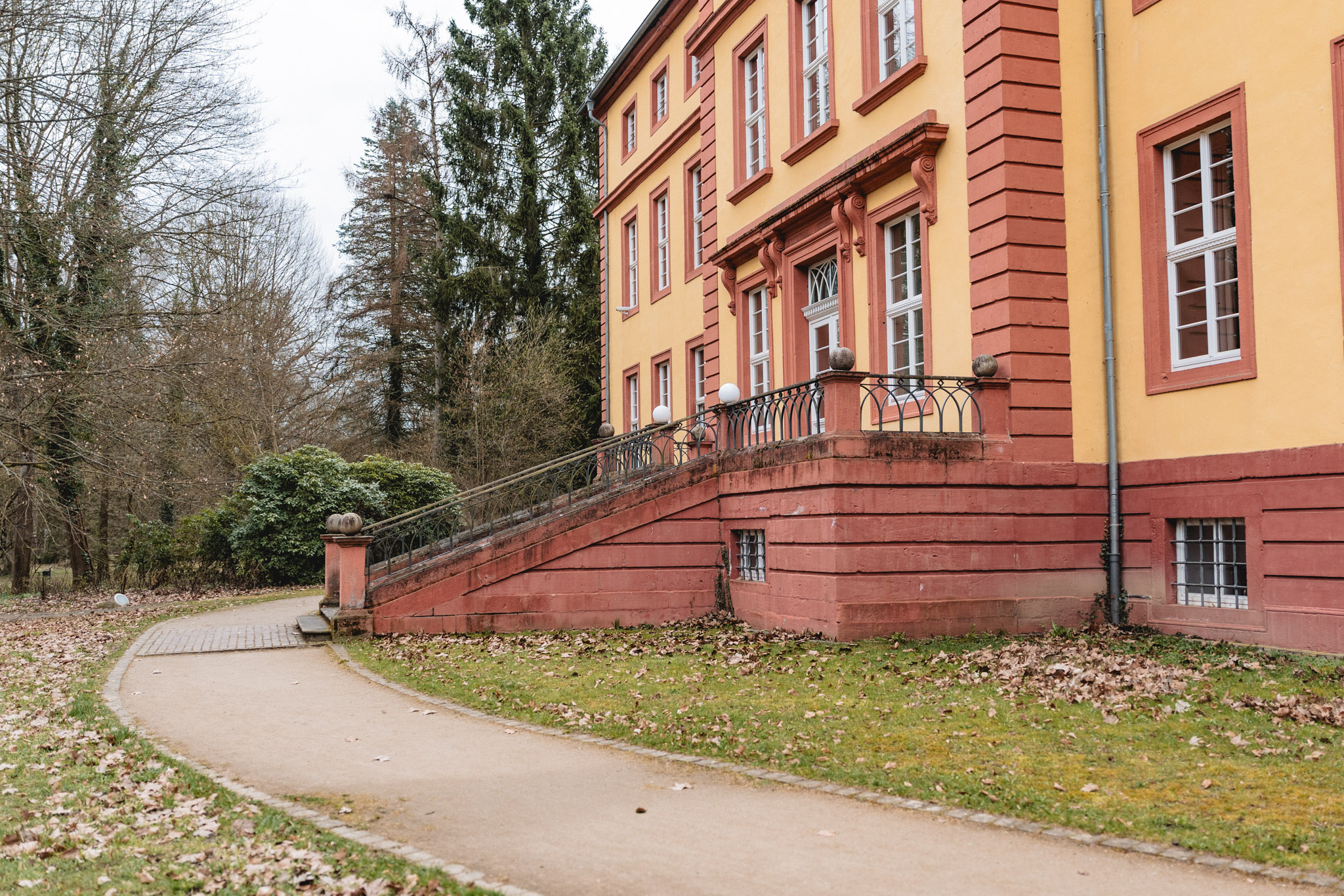 Außenansicht von Schloss Hallenburg in Schlitz – eine exklusive Hochzeitslocation in Hessen.